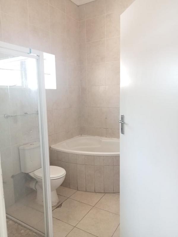 To Let 4 Bedroom Property for Rent in Goodwood Central Western Cape